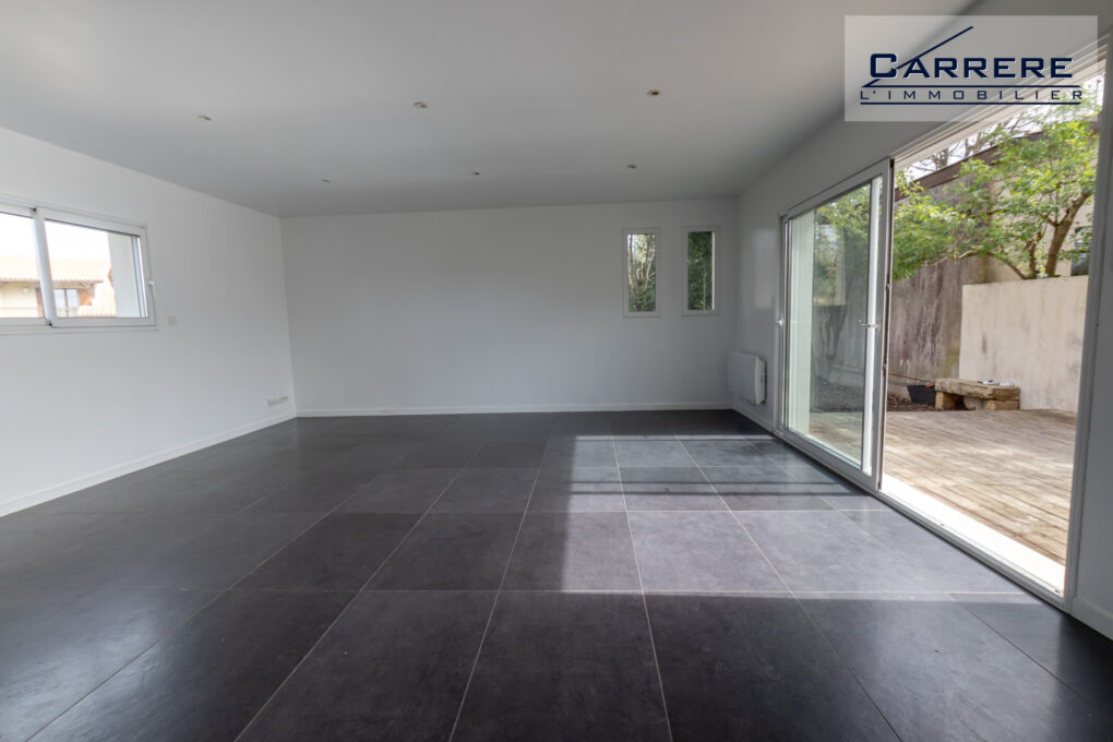 https://www.carrerelimmobilier.com/wp-content/plugins/h2i-annonces-manager/images/no_photo.jpg