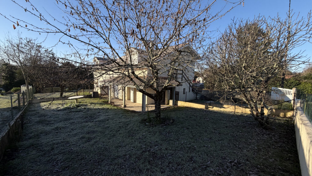 https://www.carrerelimmobilier.com/wp-content/plugins/h2i-annonces-manager/images/no_photo.jpg