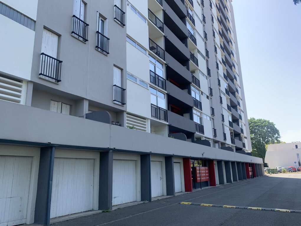 https://www.carrerelimmobilier.com/wp-content/plugins/h2i-annonces-manager/images/no_photo.jpg