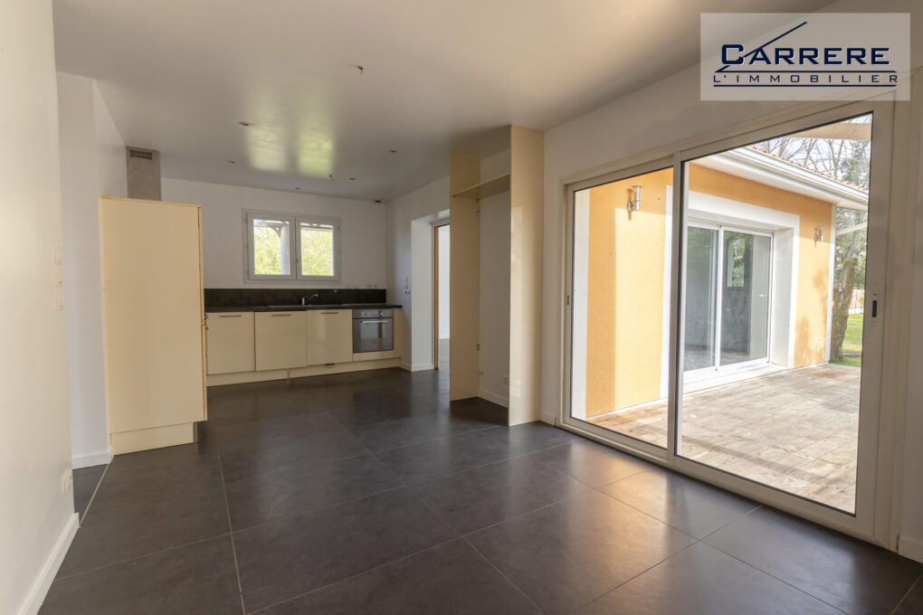 https://www.carrerelimmobilier.com/wp-content/plugins/h2i-annonces-manager/images/no_photo.jpg
